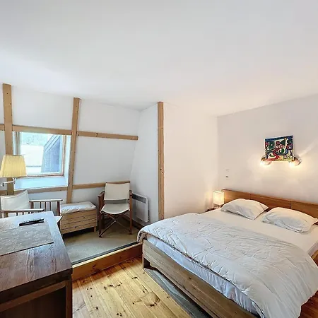 Apartment Centre, 4 Pers, 2 Ch. Avec Balcon, Parking, Proche Telepherique Et Remontees - Fr-1-507-24 Chamonix